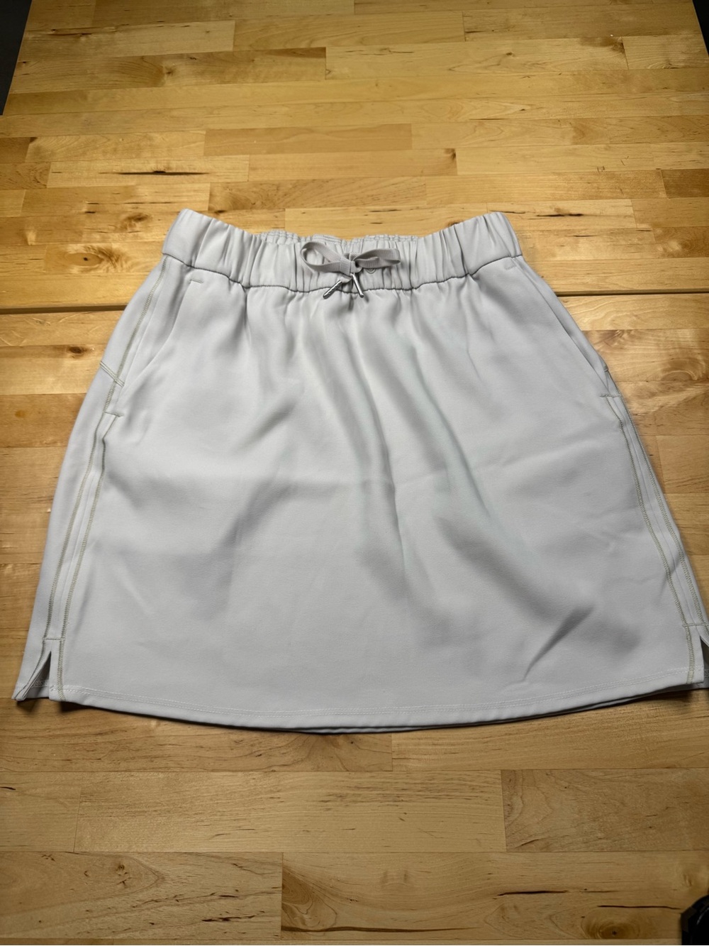 lululemon On The Fly Bone Gray Drawstring A-Line Mini Skirt